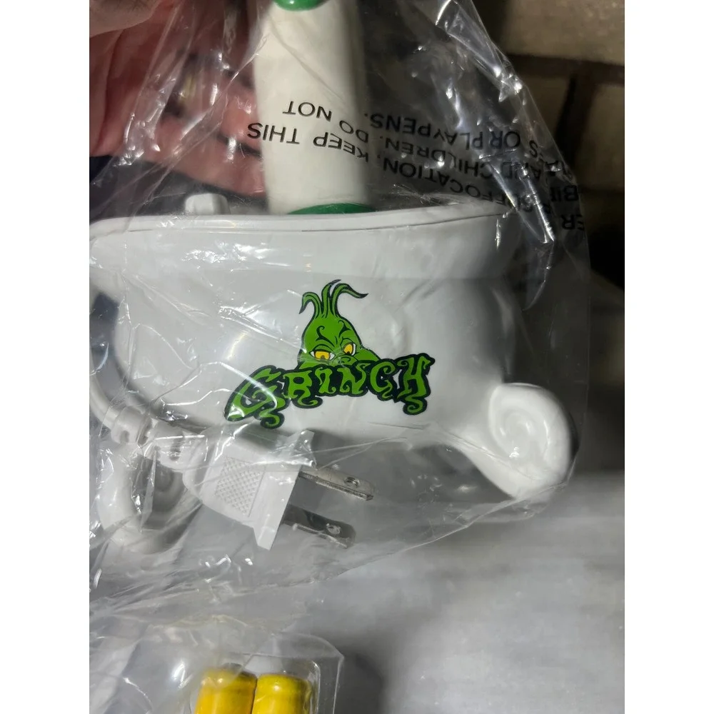 Dr Seuss The Grinch Stole Christmas Whoville Electric Toothbrush NIP READ